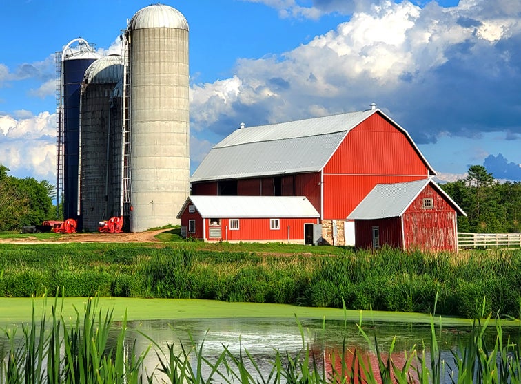 Photo of a barn and silos. 